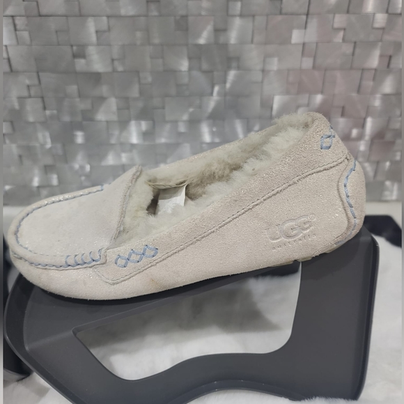 UGG I do Moccasins US 6 EUR 37 - Picture 4 of 9